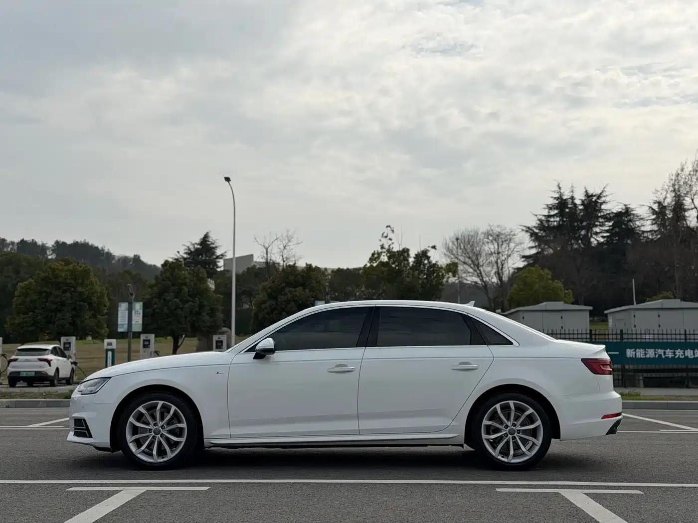 Audi A4L 2017 Plus 40 TFSI Fashion Edition — миниатюра 4