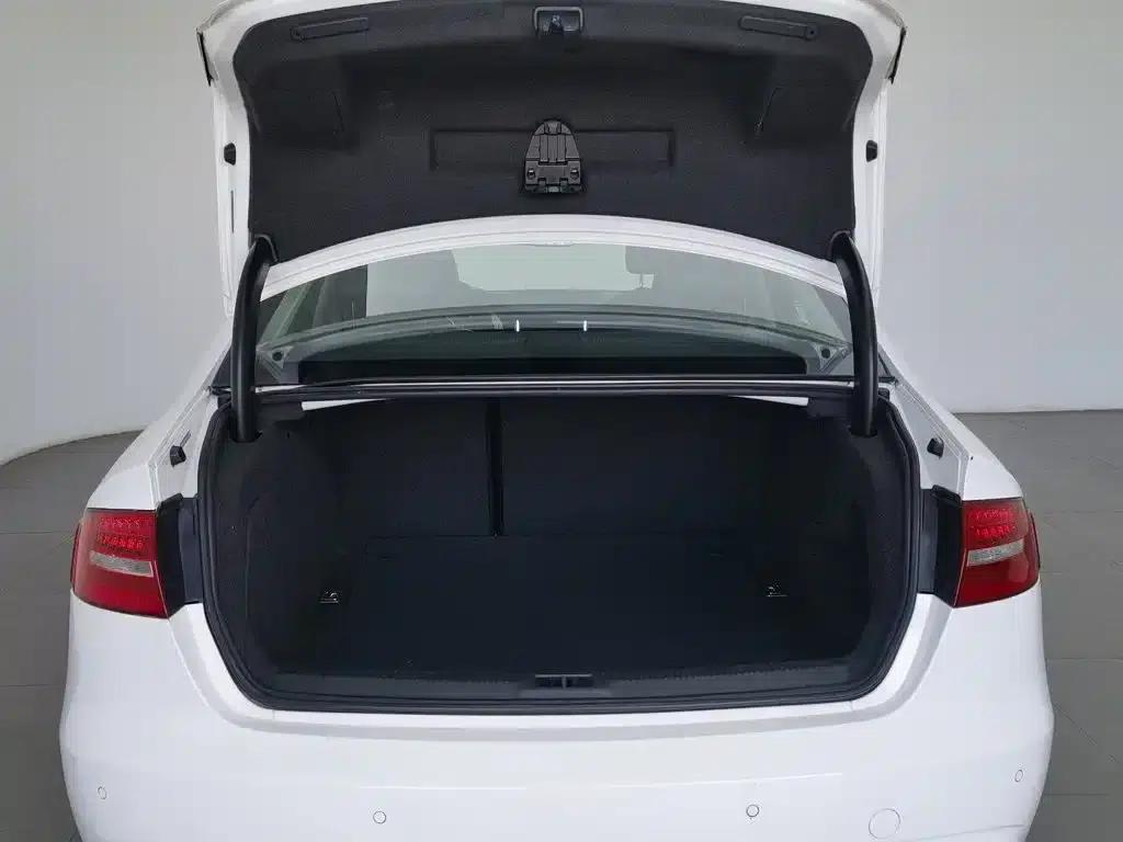 Audi A4L 2013 35 TFSI Automatic Standard Edition — миниатюра 16