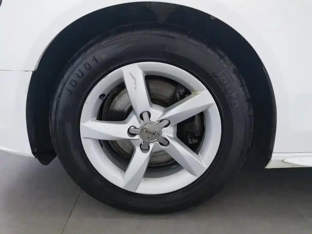 Audi A4L 2013 35 TFSI Automatic Standard Edition — миниатюра 17