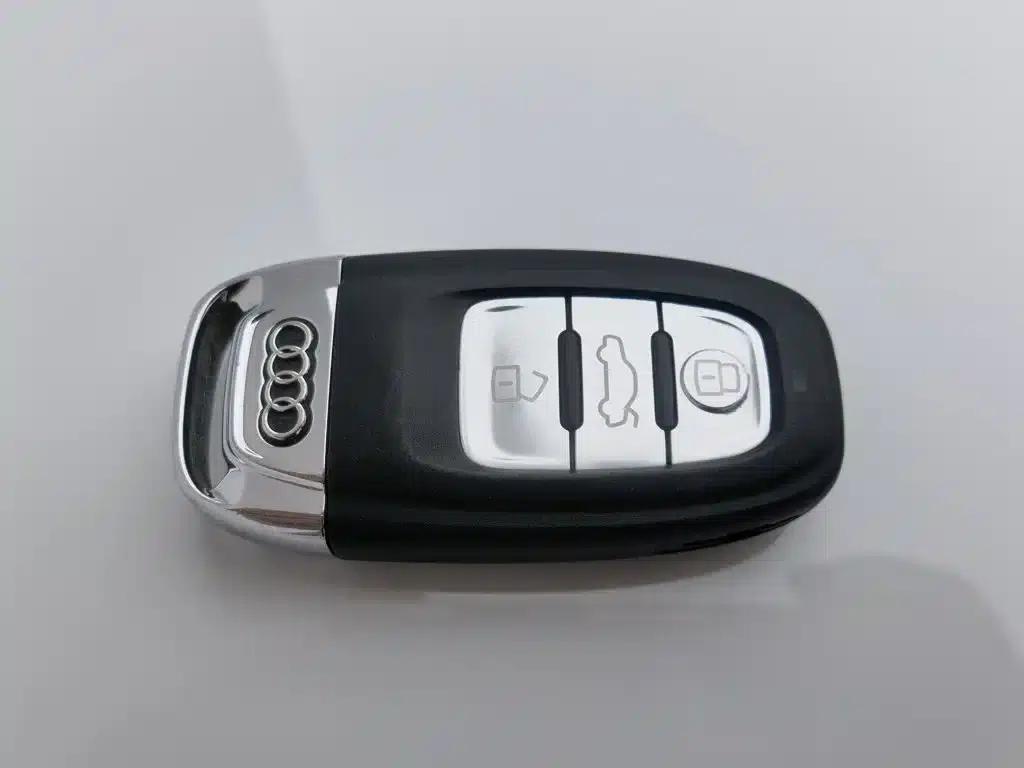 Audi A4L 2013 35 TFSI Automatic Standard Edition — миниатюра 19