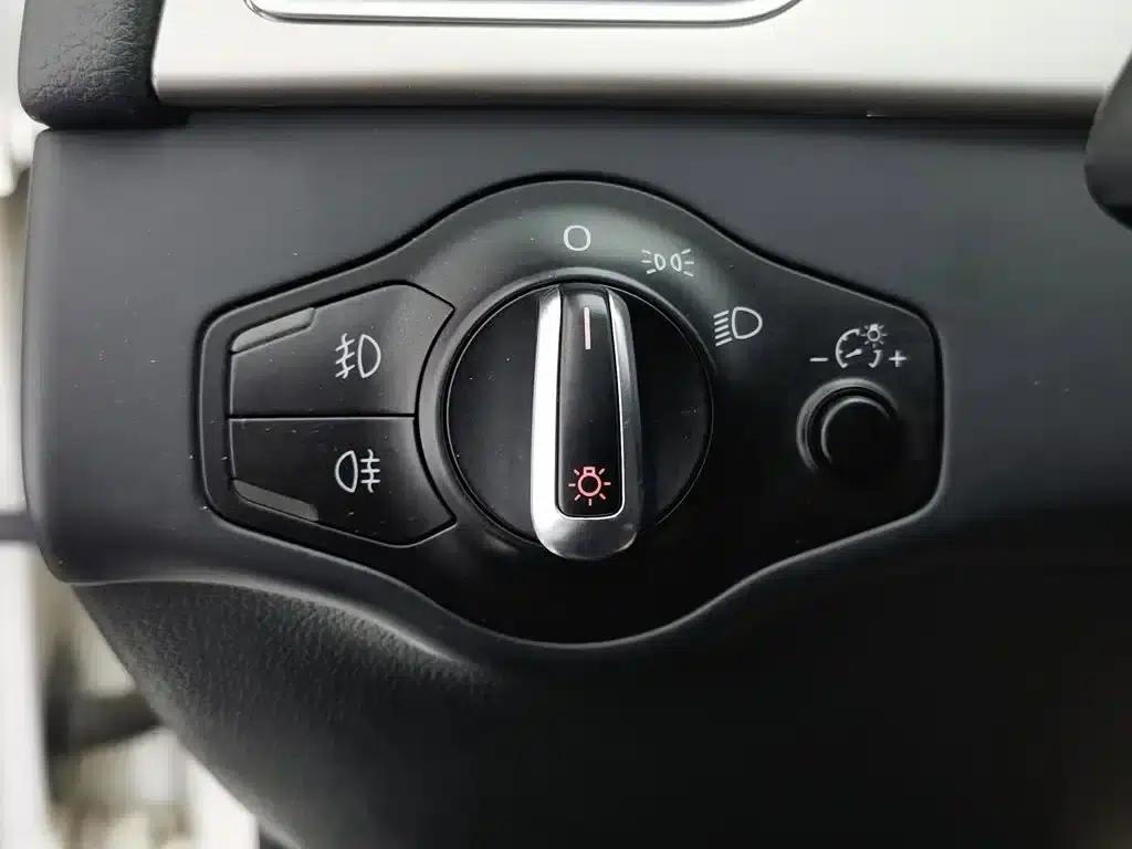 Audi A4L 2013 35 TFSI Automatic Standard Edition — миниатюра 21