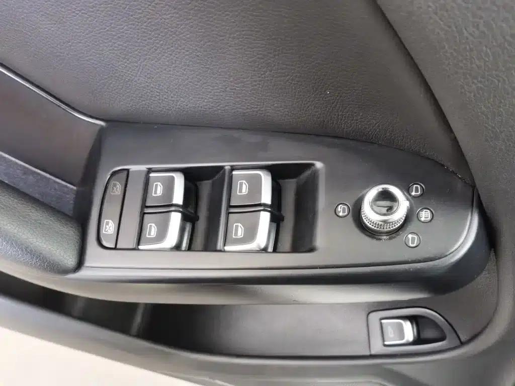 Audi A4L 2013 35 TFSI Automatic Standard Edition — миниатюра 9