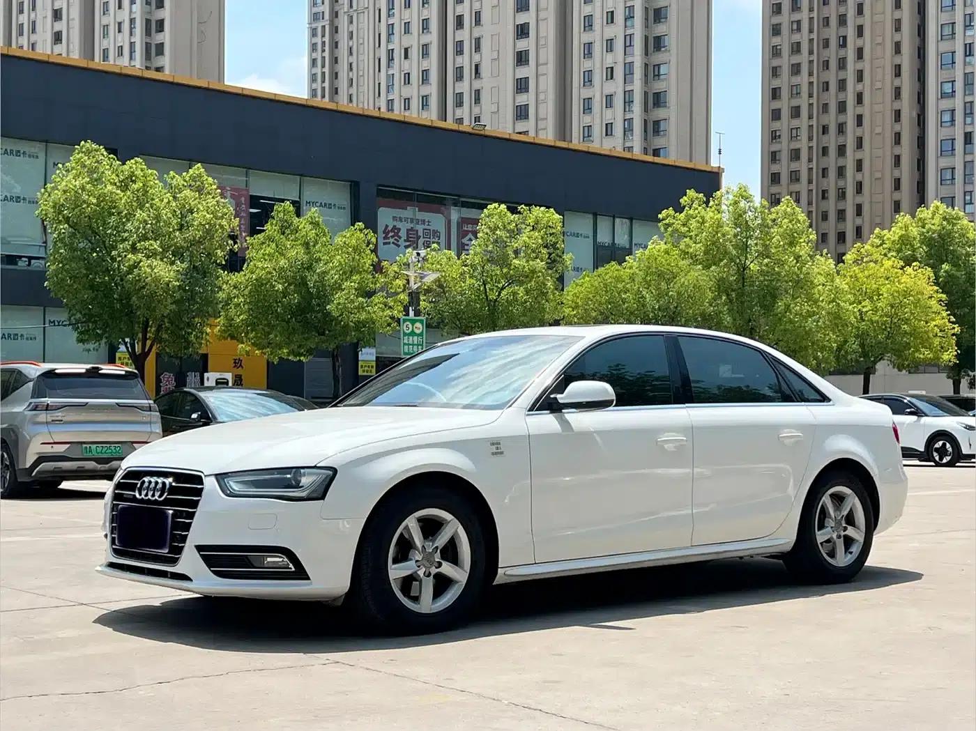 Audi A4L 2015 35 TFSI Automatic Standard Edition — миниатюра 1