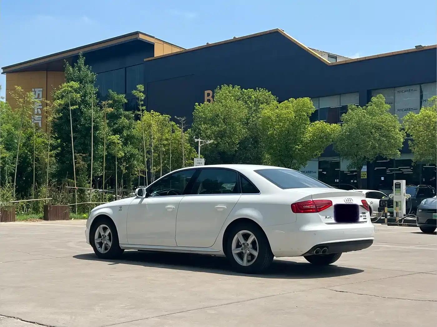 Audi A4L 2015 35 TFSI Automatic Standard Edition — миниатюра 12