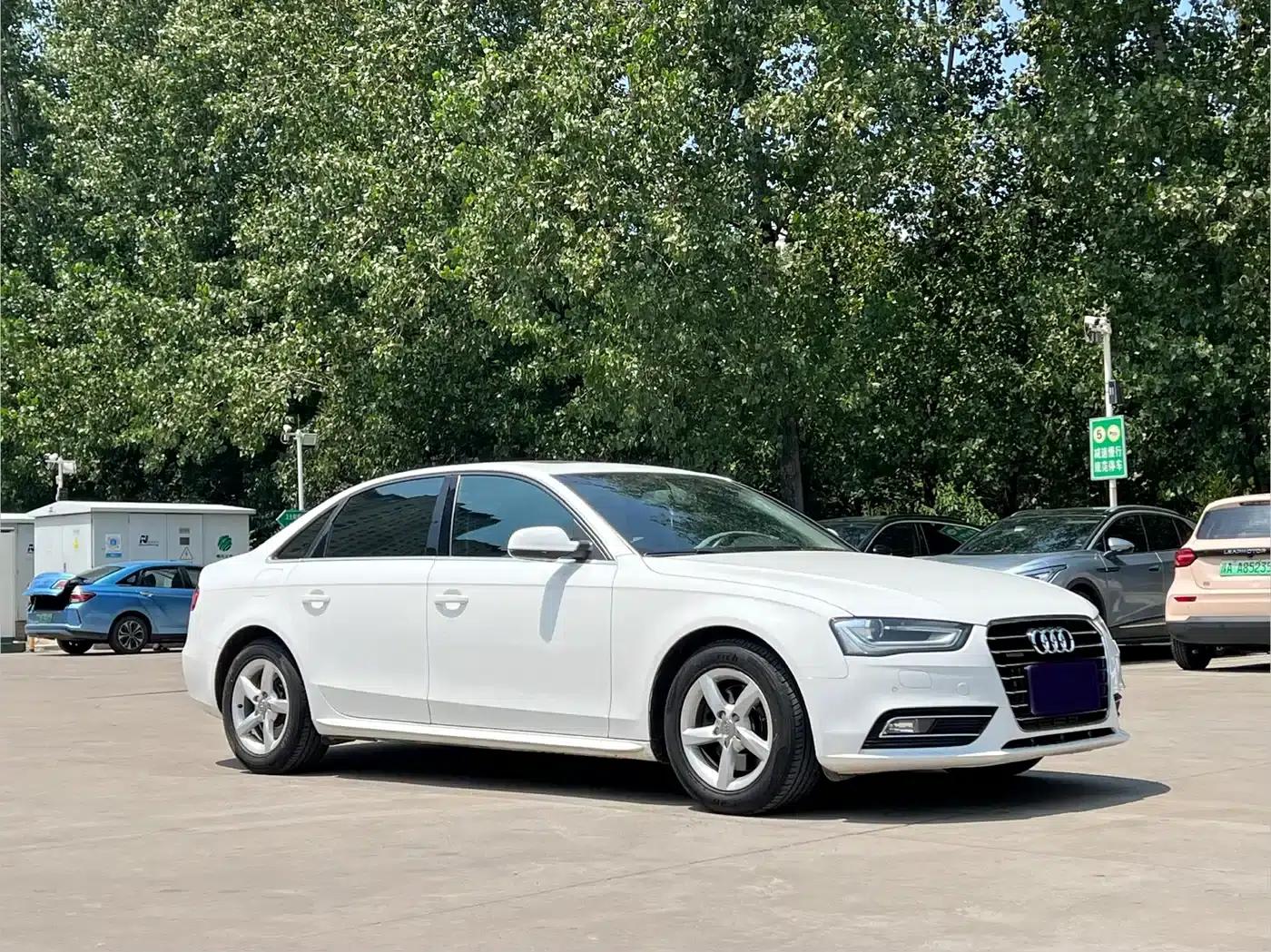 Audi A4L 2015 35 TFSI Automatic Standard Edition — миниатюра 3