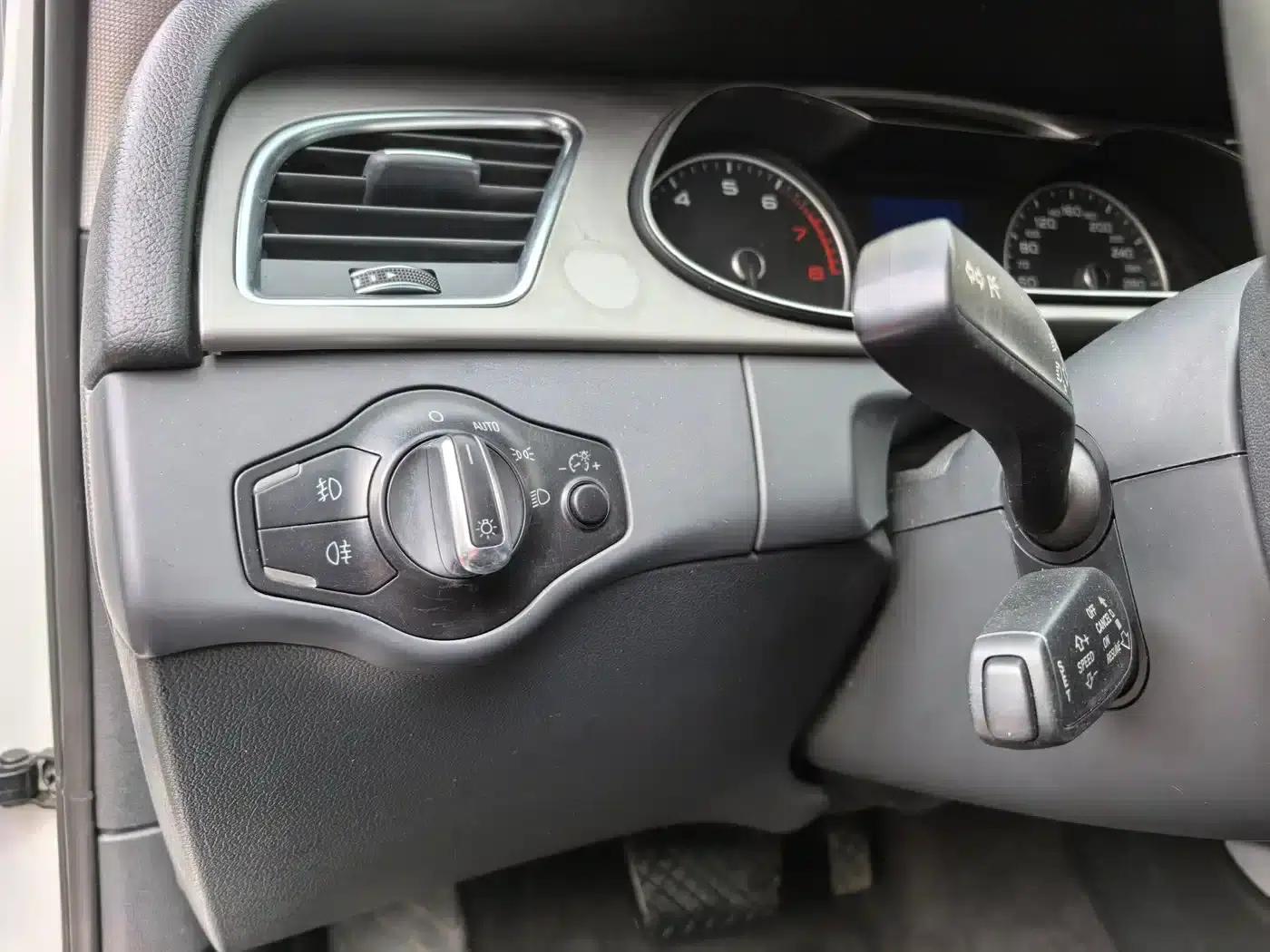 Audi A4L 2016 30 TFSI Classic Edition Automatic Comfort Model — миниатюра 17