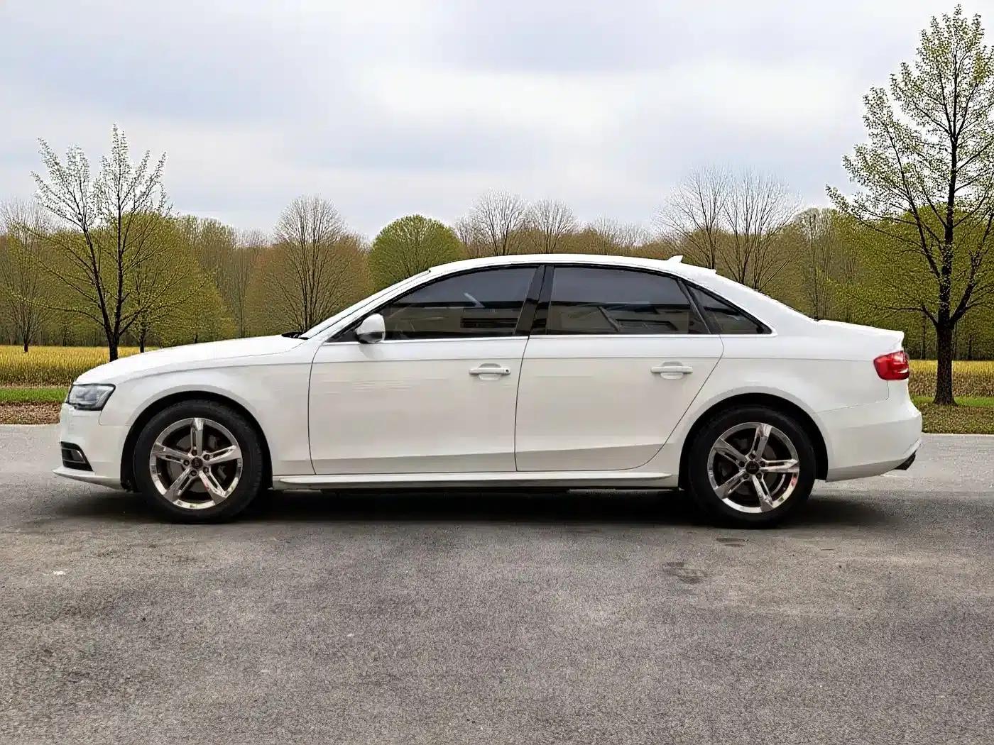 Audi A4L 2016 30 TFSI Classic Edition Automatic Comfort Model — миниатюра 3