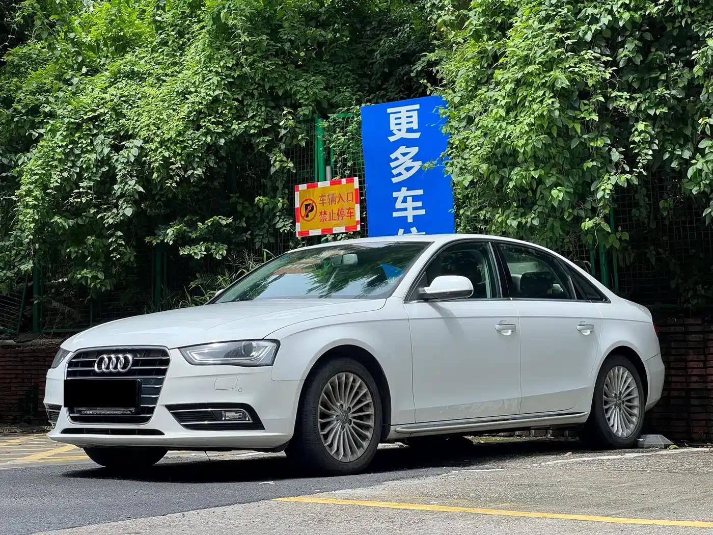 Audi A4L 2016 35 TFSI Classic Edition Automatic Standard Model — миниатюра 1