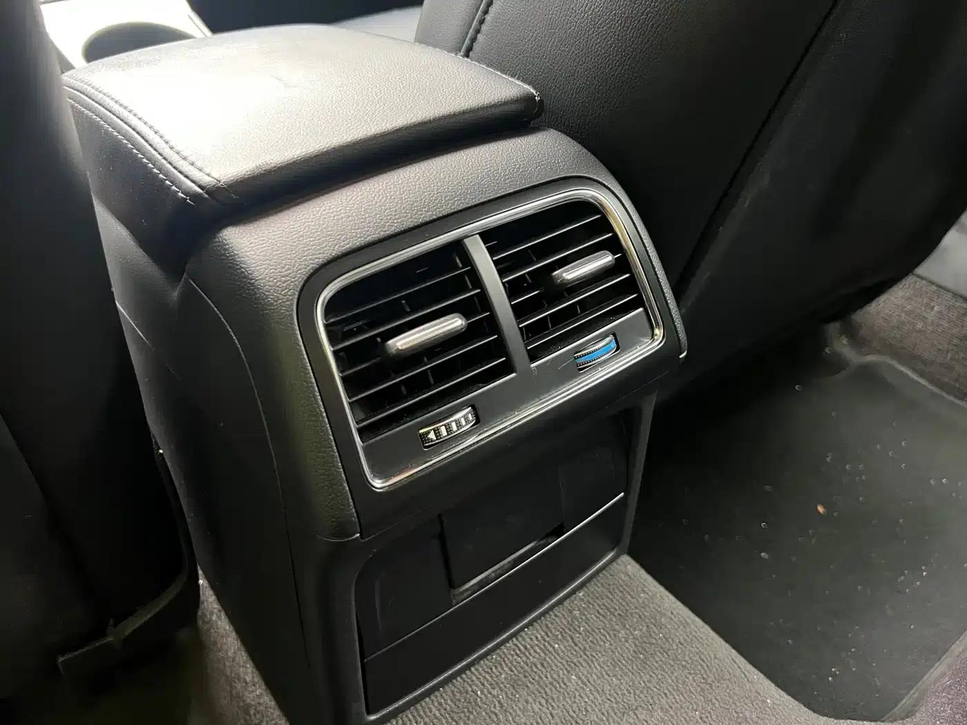 Audi A4L 2016 35 TFSI Classic Edition Automatic Standard Model — миниатюра 11