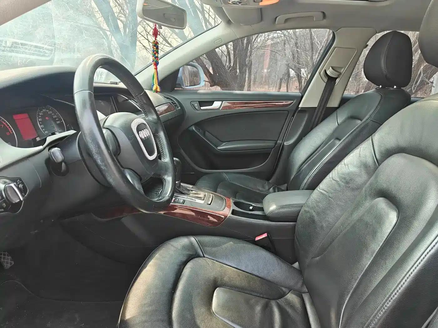 Audi A4L 2010 2.0 TFSI Comfort — миниатюра 4