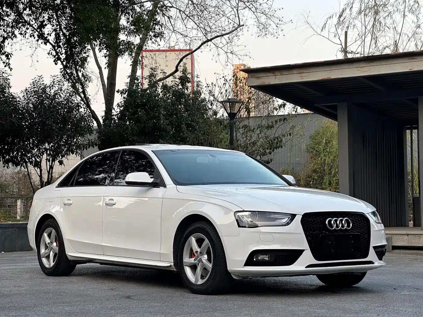 Audi A4L 2015 35 TFSI Automatic Standard Edition — миниатюра 1