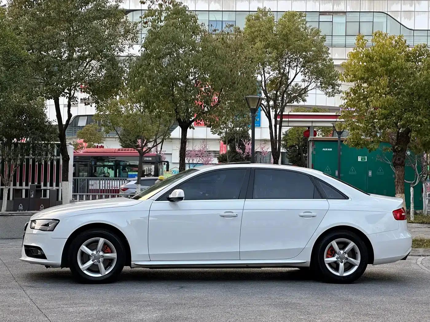 Audi A4L 2015 35 TFSI Automatic Standard Edition — миниатюра 4