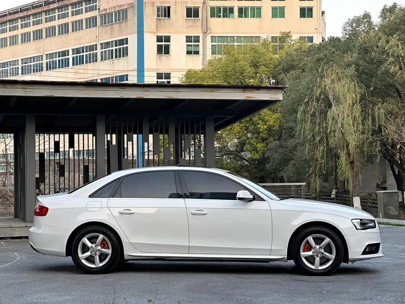 Audi A4L 2015 35 TFSI Automatic Standard Edition — миниатюра 8