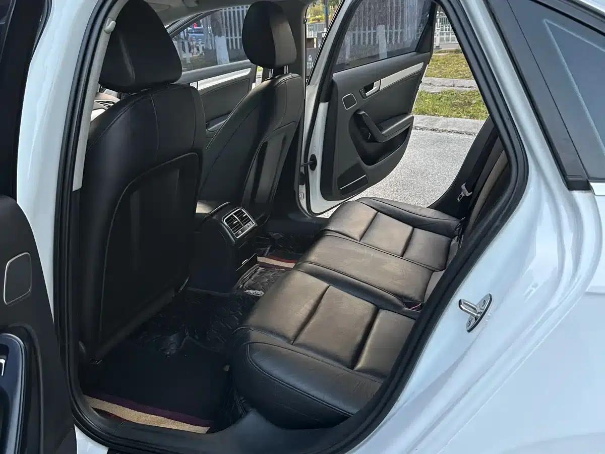 Audi A4L 2015 35 TFSI Automatic Standard Edition — миниатюра 10