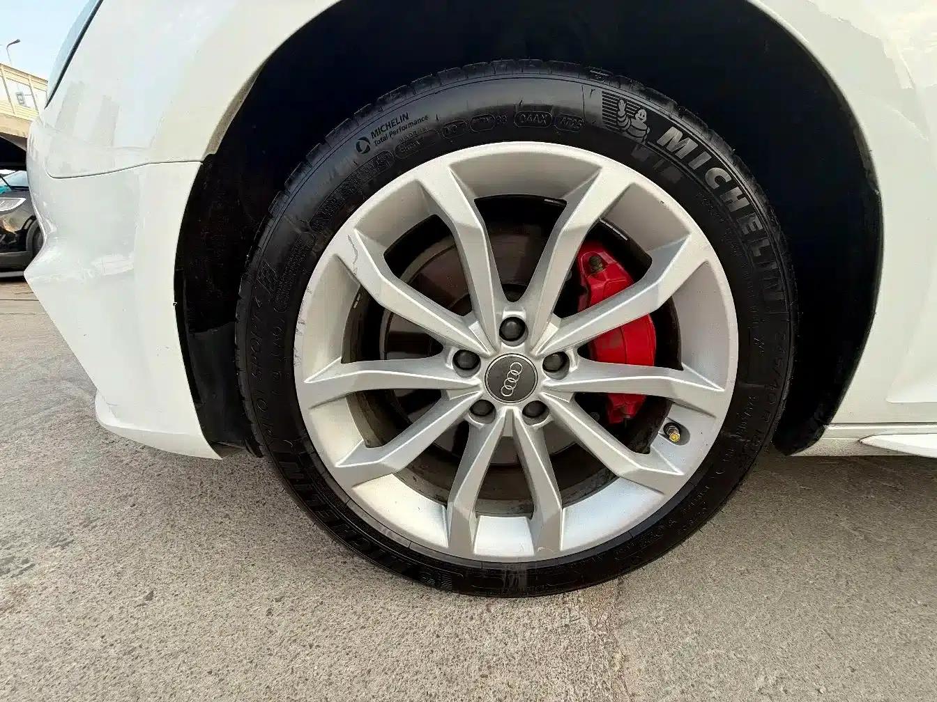 Audi A4L 2018 30th Anniversary Edition 45 TFSI quattro Individual Sport Edition — миниатюра 8