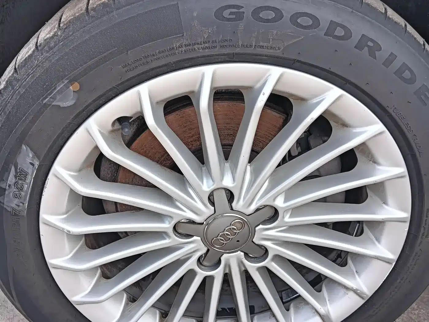 Audi A4L 2015 35 TFSI Automatic Standard Edition — миниатюра 12