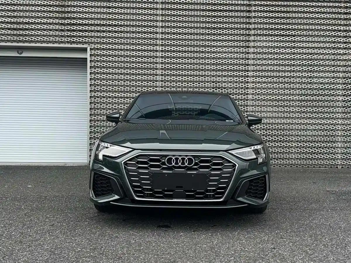 Audi A3 2024 Sportback 35 TFSI Fashion Sport — миниатюра 2