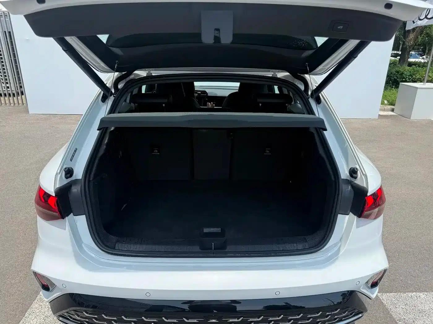 Audi A3 2025 Sportback 35TFSI Flying Spur Luxury Edition — миниатюра 12