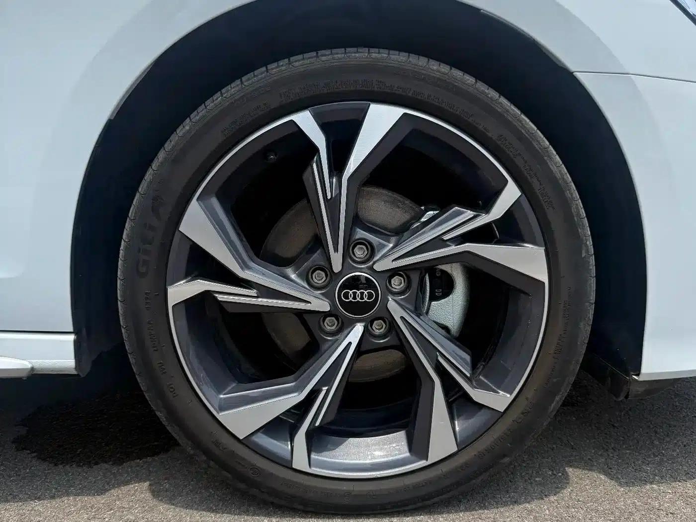 Audi A3 2025 Sportback 35TFSI Flying Spur Luxury Edition — миниатюра 15