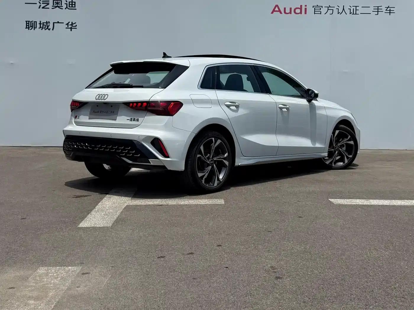 Audi A3 2025 Sportback 35TFSI Flying Spur Luxury Edition — миниатюра 4