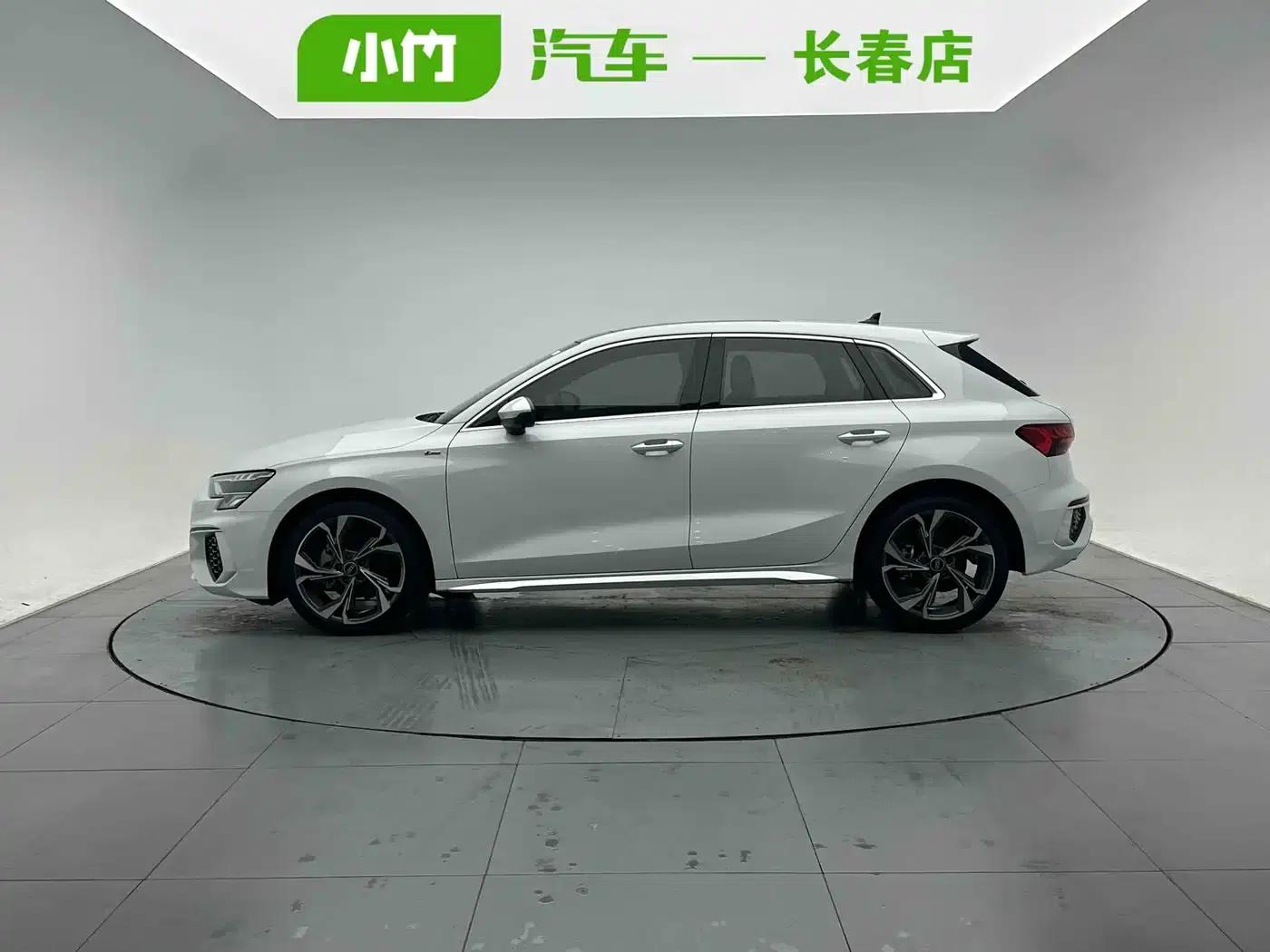 Audi A3 2021 Sportback 35 TFSI Luxury Sport — миниатюра 3