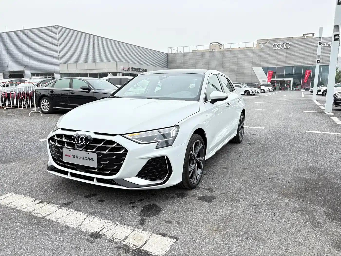 Audi A3 2026 Sportback 35TFSI Flying Spur Luxury Edition — миниатюра 1