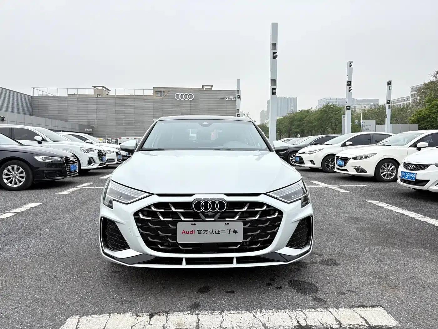 Audi A3 2026 Sportback 35TFSI Flying Spur Luxury Edition — миниатюра 2