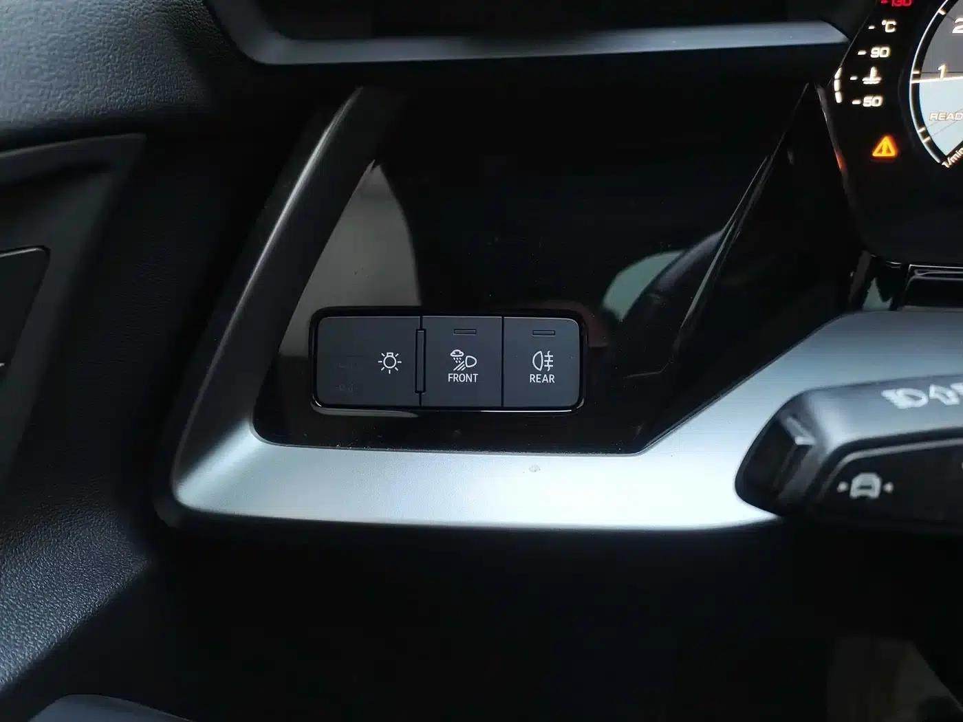 Audi A3 2022 Sportback 35 TFSI Fashionable Elegant Model — миниатюра 12
