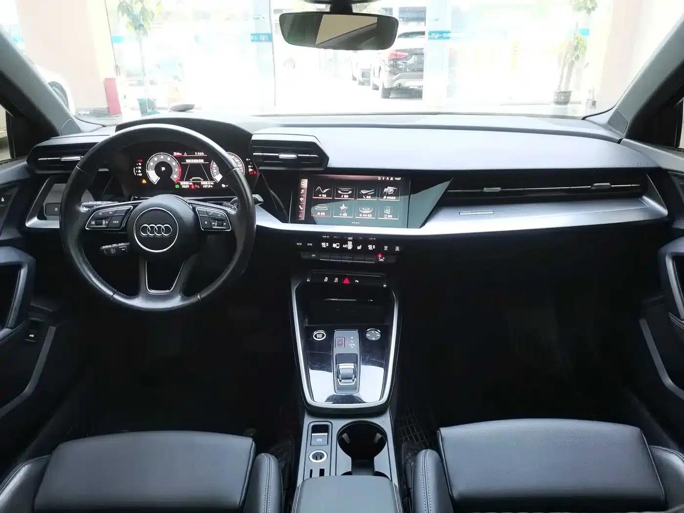 Audi A3 2022 Sportback 35 TFSI Fashionable Elegant Model — миниатюра 6