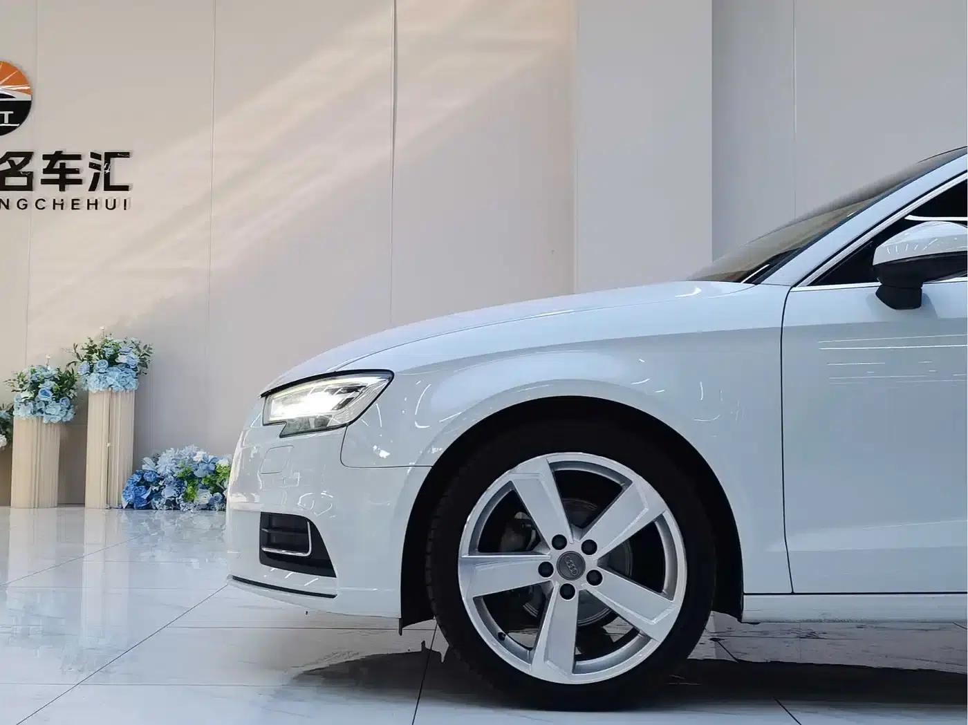Audi A3 2018 30th Anniversary Edition Limousine 35 TFSI Fashion Model — миниатюра 16