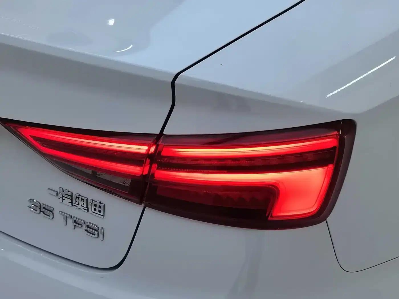 Audi A3 2018 30th Anniversary Edition Limousine 35 TFSI Fashion Model — миниатюра 20