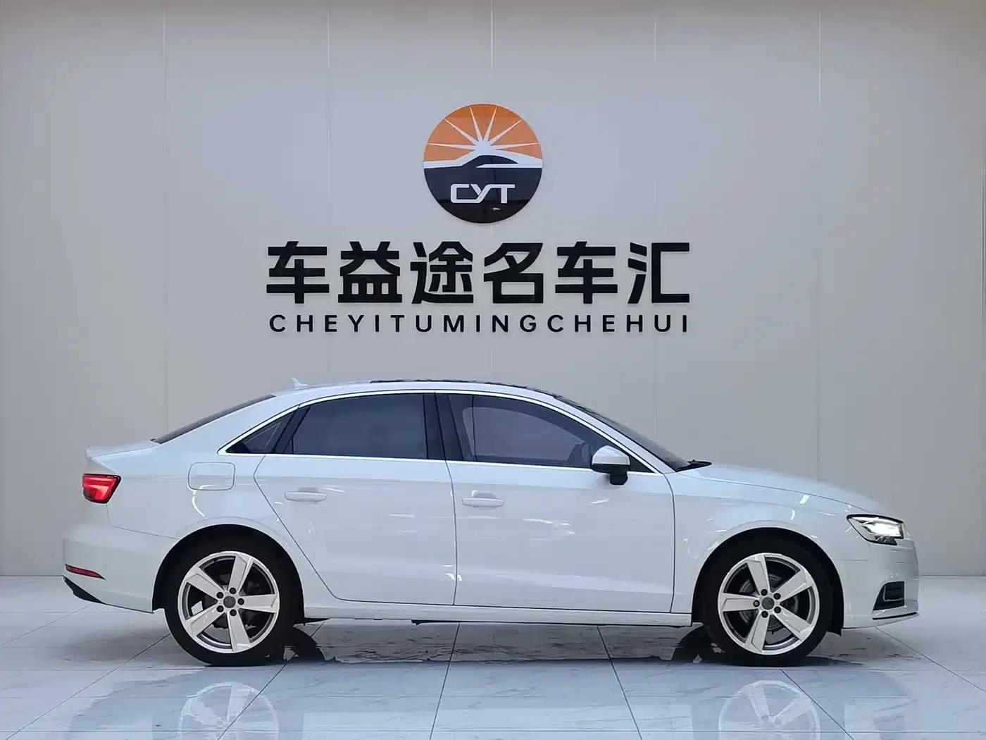 Audi A3 2018 30th Anniversary Edition Limousine 35 TFSI Fashion Model — миниатюра 23
