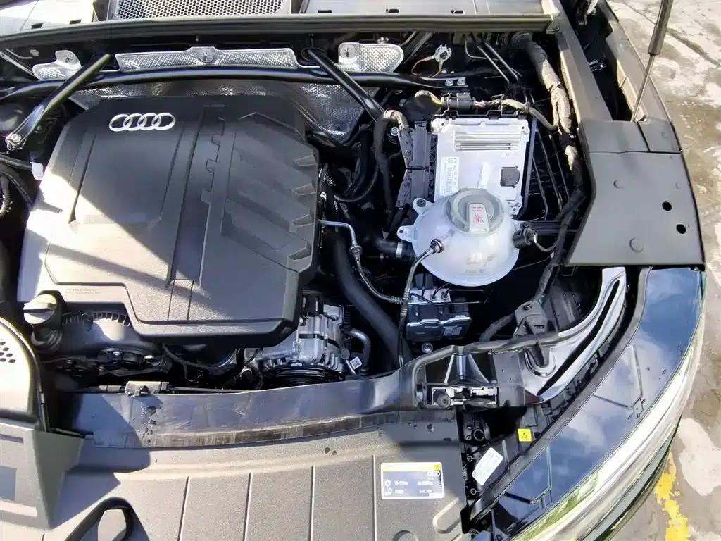 Audi Q5L 2025 45th Anniversary Edition 40 TFSI Luxury Dynamic — миниатюра 11