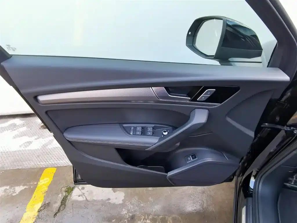 Audi Q5L 2025 45th Anniversary Edition 40 TFSI Luxury Dynamic — миниатюра 12