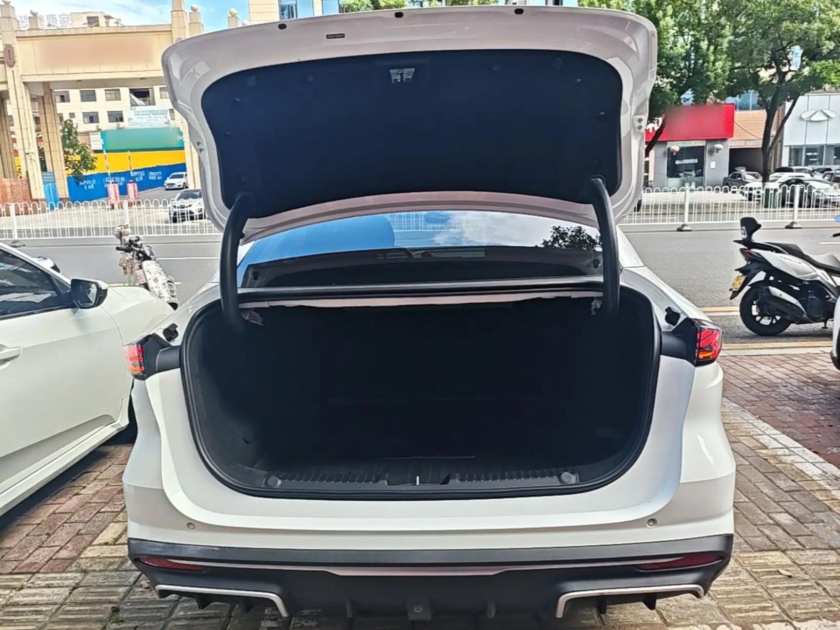 Geely Galaxy L6 2024 125km PLUS Dragon Edition — миниатюра 22
