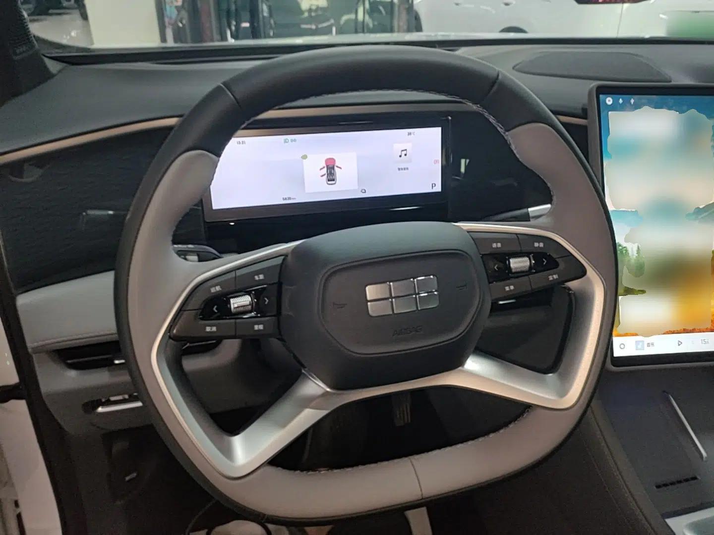 Geely Galaxy L7 2025 EM-i 115km Exploration Edition — миниатюра 18
