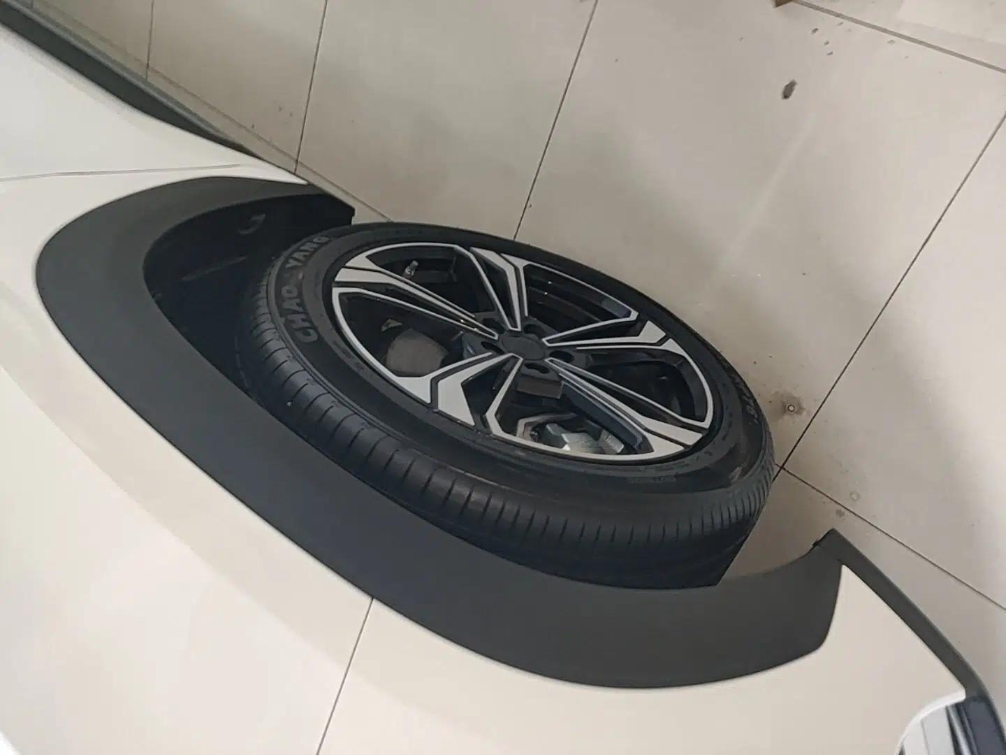 Geely Galaxy L7 2025 EM-i 115km Exploration Edition — миниатюра 10