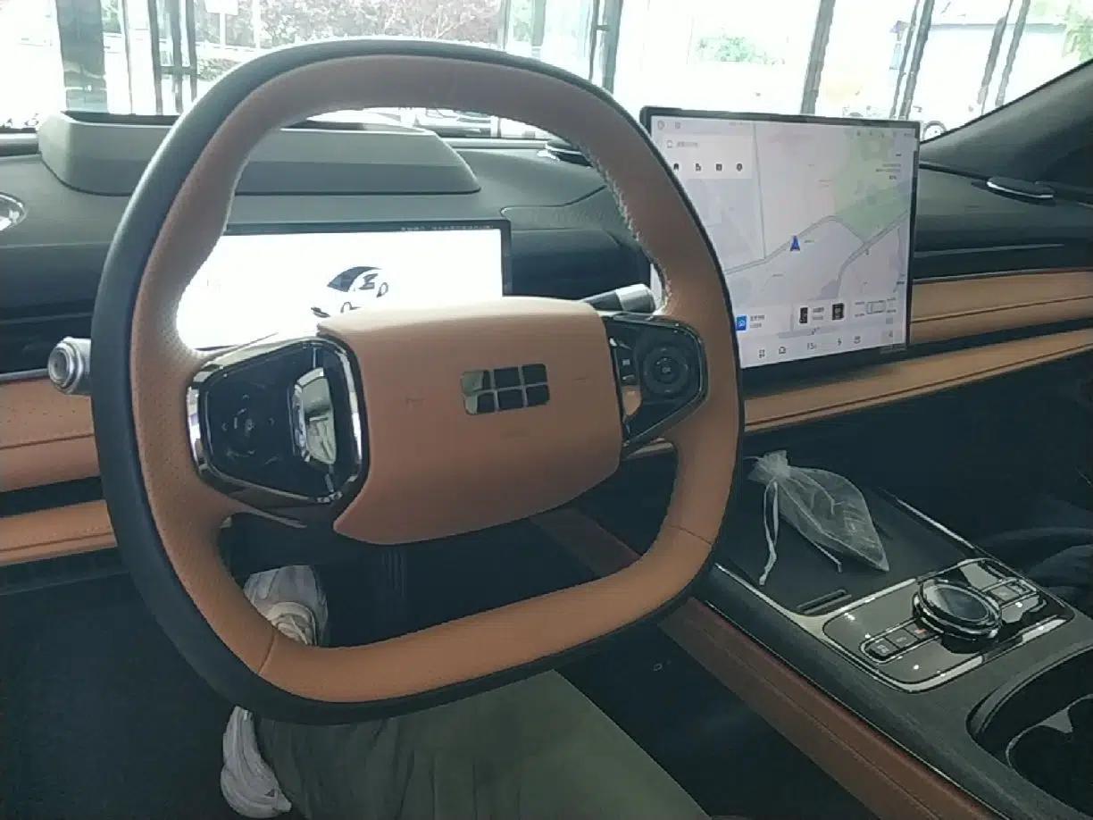 Geely Galaxy 8 2025 130km EM-P Starship Edition — миниатюра 12