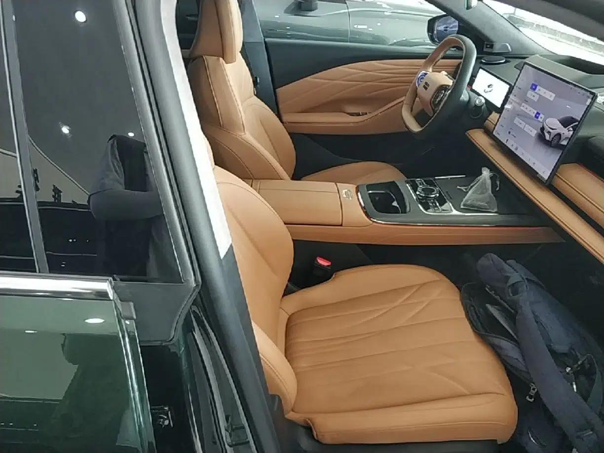Geely Galaxy 8 2025 130km EM-P Starship Edition — миниатюра 19