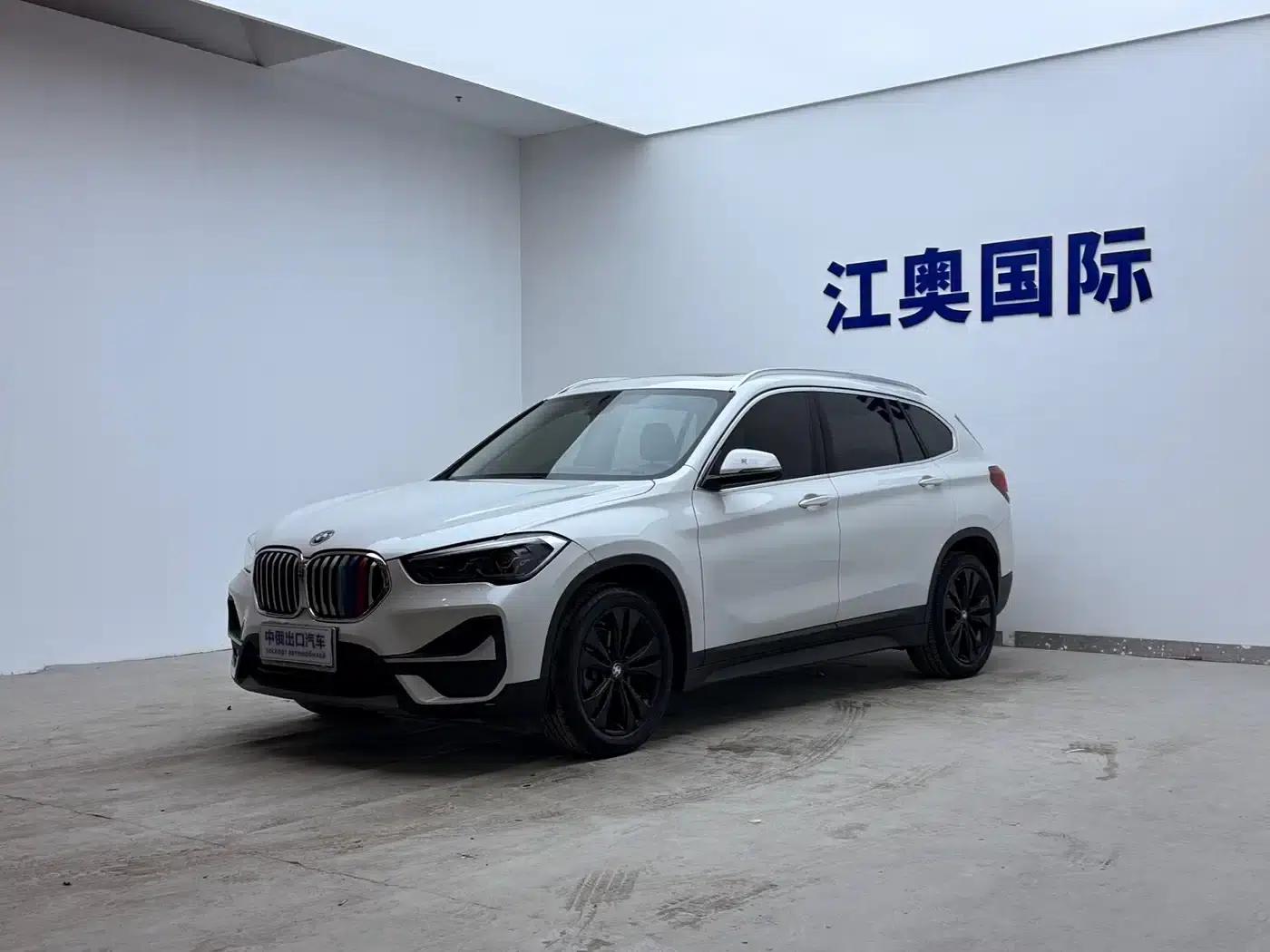 BMW X1 2021 sDrive20Li Fashion Edition — миниатюра 1