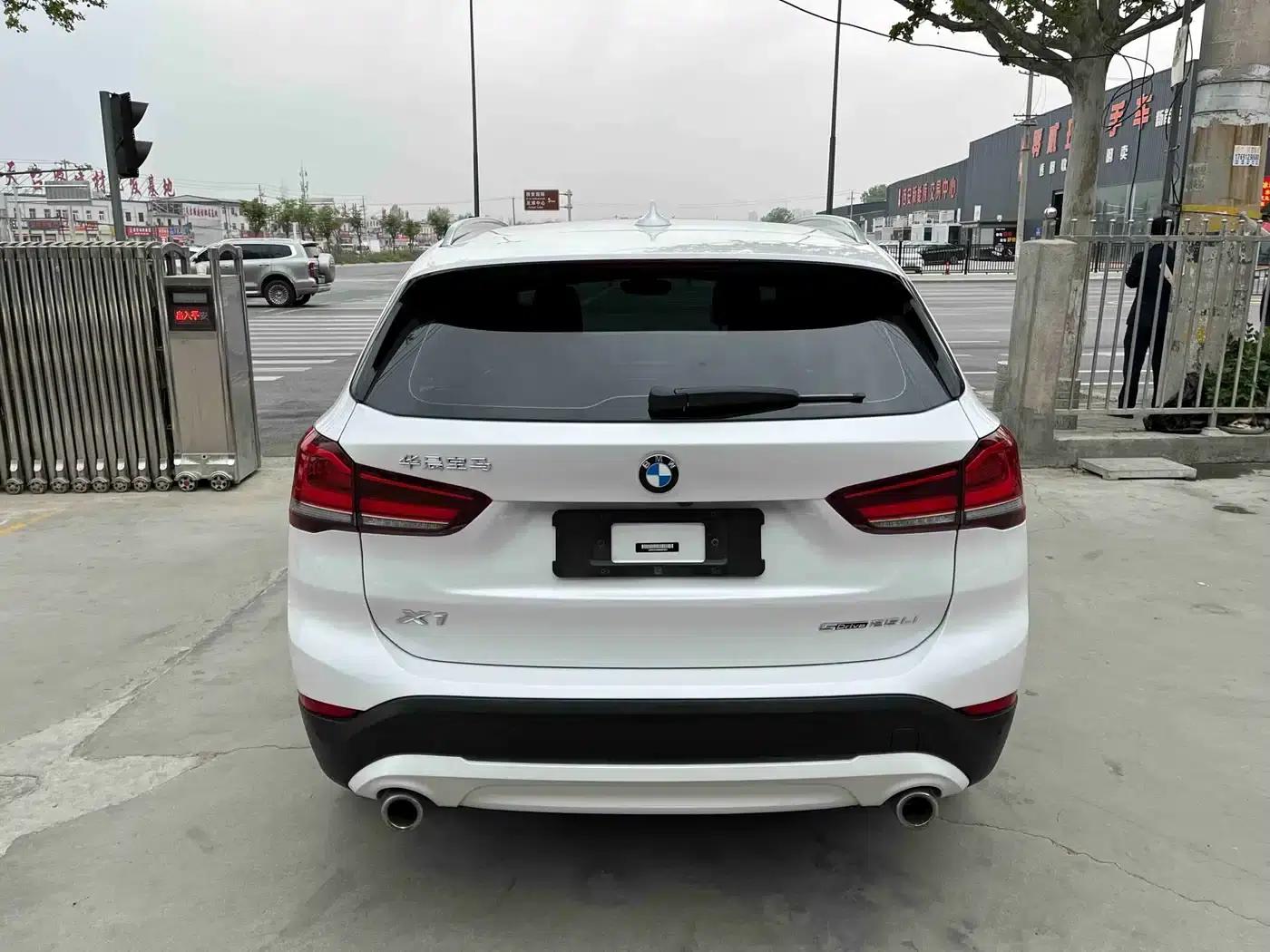BMW X1 2022 sDrive25Li Leading Edition — миниатюра 8