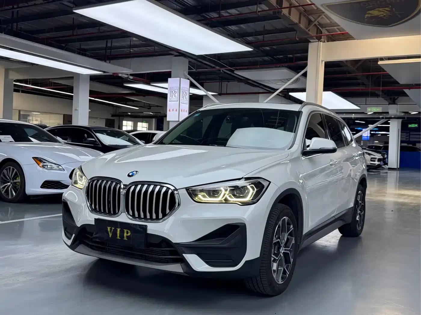 BMW X1 2022 sDrive25Li Leading Edition — миниатюра 1