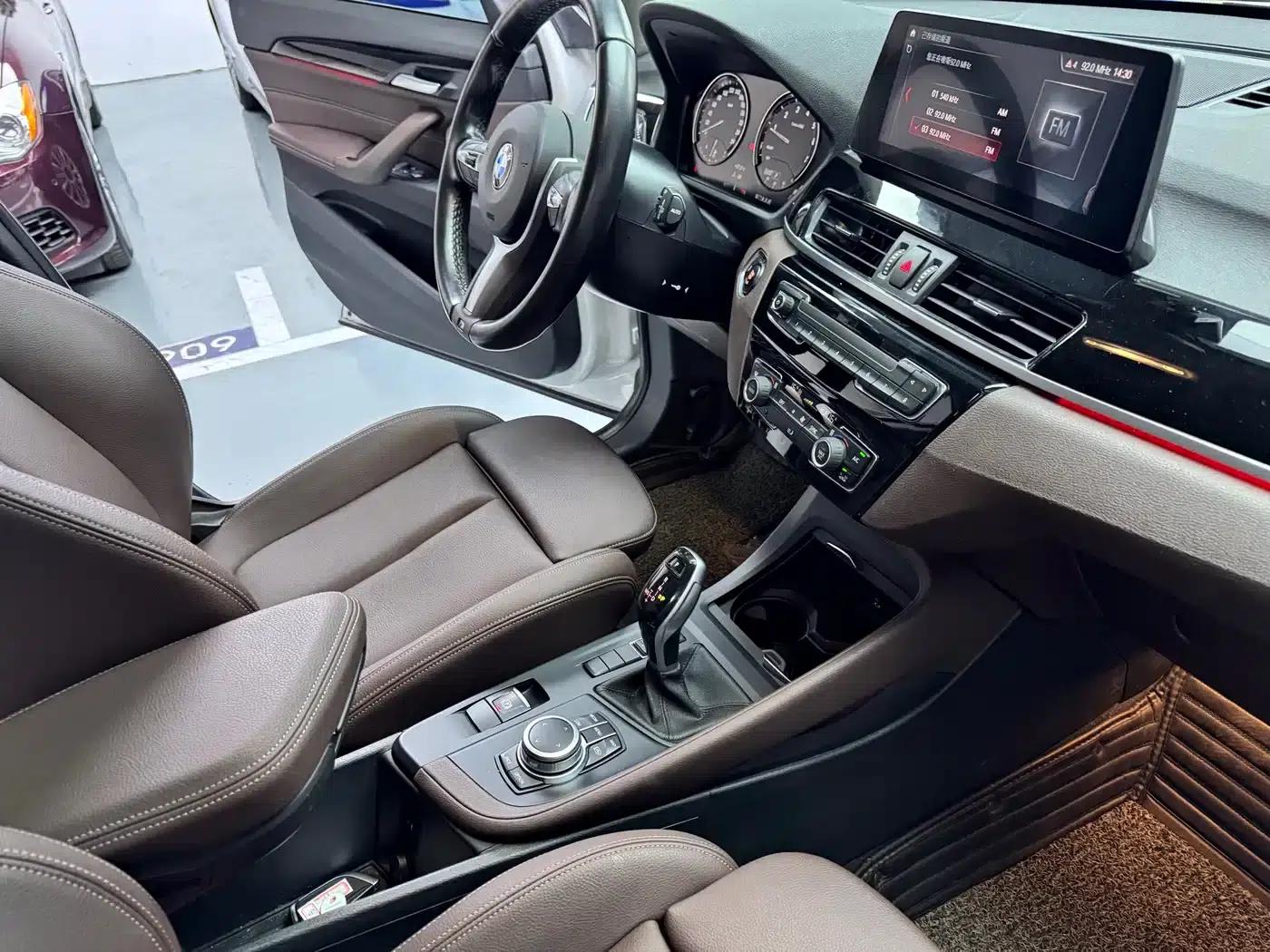 BMW X1 2022 sDrive25Li Leading Edition — миниатюра 12