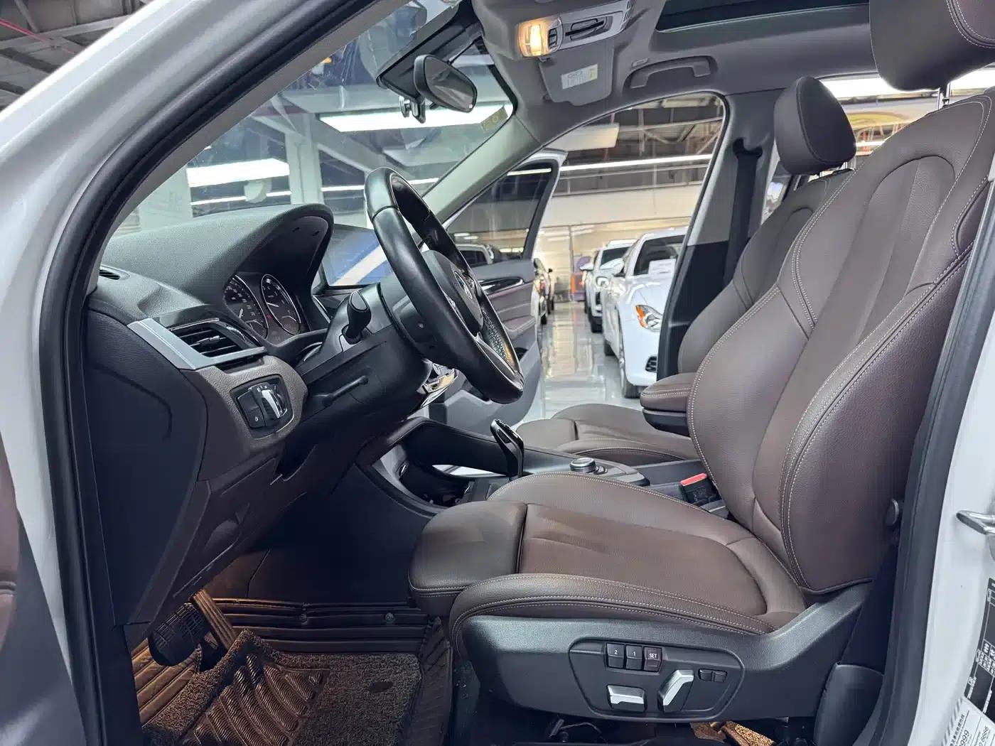 BMW X1 2022 sDrive25Li Leading Edition — миниатюра 4