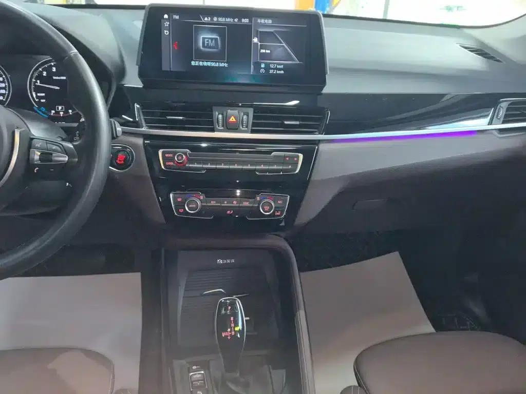 BMW X1 2022 sDrive25Li Leading Edition — миниатюра 5