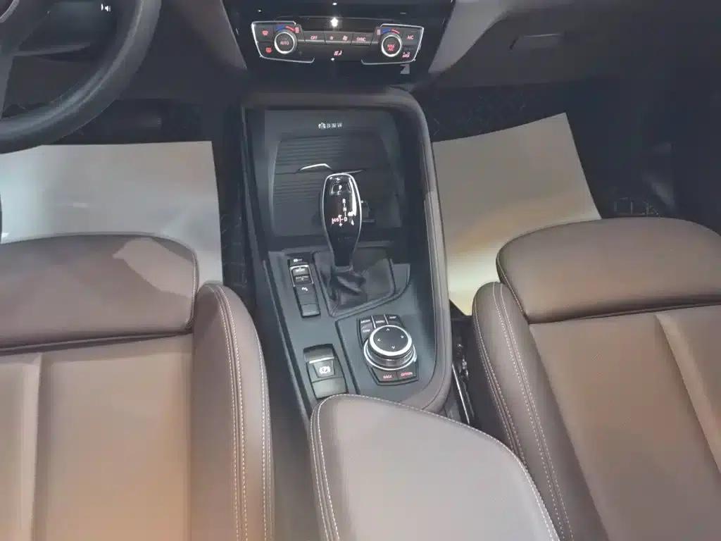 BMW X1 2022 sDrive25Li Leading Edition — миниатюра 6