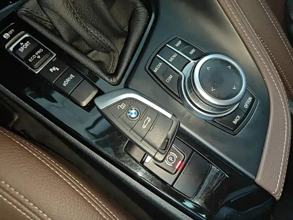 BMW X1 PHEV 2020 xDrive30Le Premium — миниатюра 9