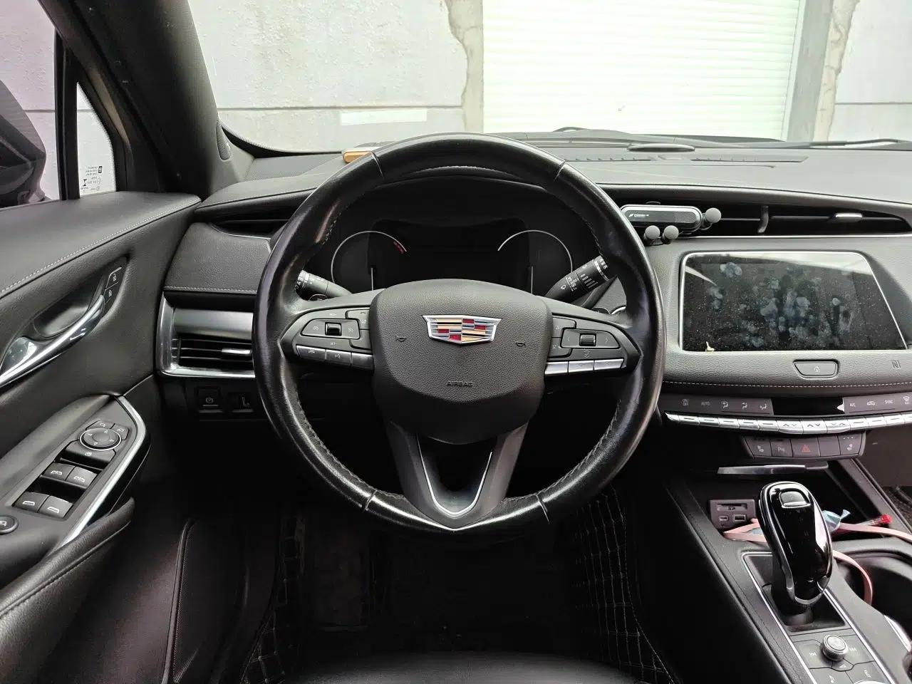 Cadillac XT4 2020 Revised Version 28T Two-Wheel Drive Leading Edition — миниатюра 10