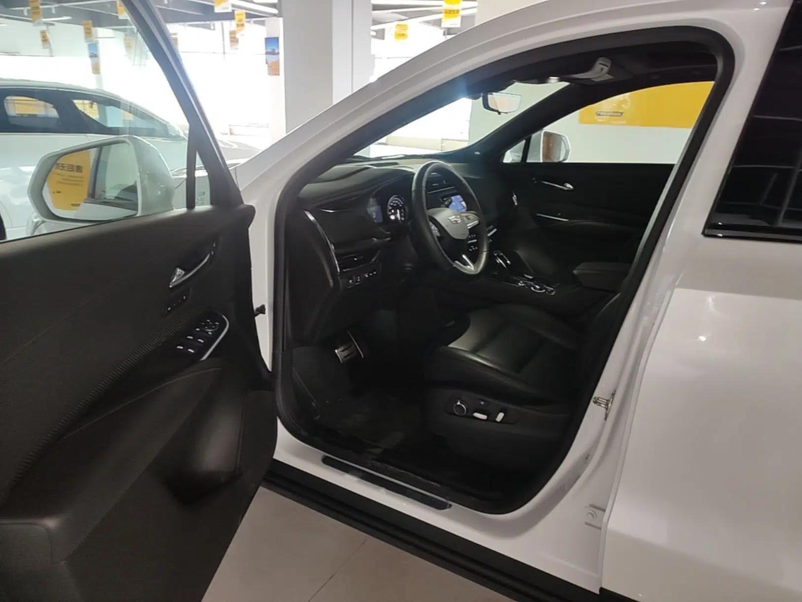 Cadillac XT4 2022 28T Four-Wheel Drive Platinum Edition — миниатюра 18