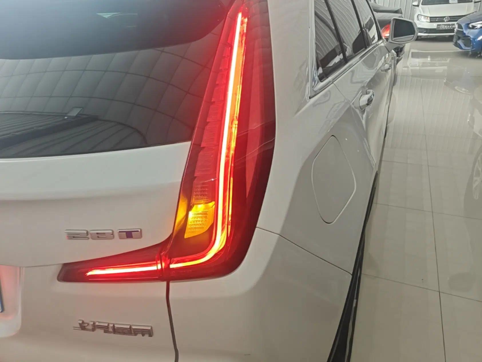 Cadillac XT4 2022 28T Two-Wheel Drive Fashion Edition — миниатюра 14